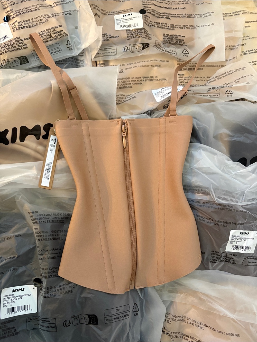 SKIMS Core Sculpt Waist Cincher - Picture 2 of 5
